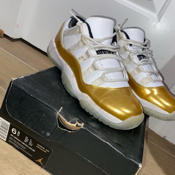 Air Jordan Retro 11 Low “Metallic Gold” - Picture 1 of 4